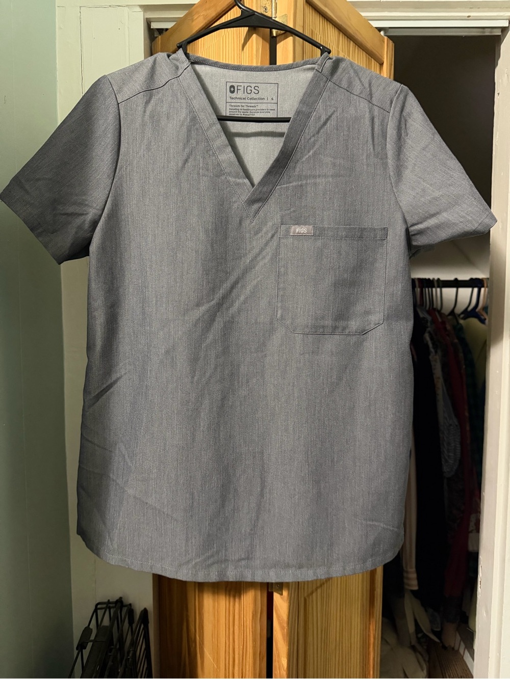 FIGS Women's Short-Sleeve V-Neck Scrub Top in Light Gray